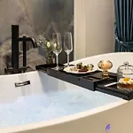 ゲストハウス Dama Luxury ポンペイ